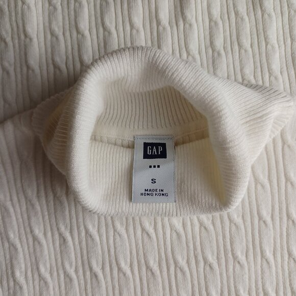 Fall '07 GAP Pristine White Cable Knit Sleeveless Turtleneck - Picture 6 of 9
